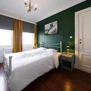 Your In A Bibliophile Mansion Privatunterkunft Antwerpen